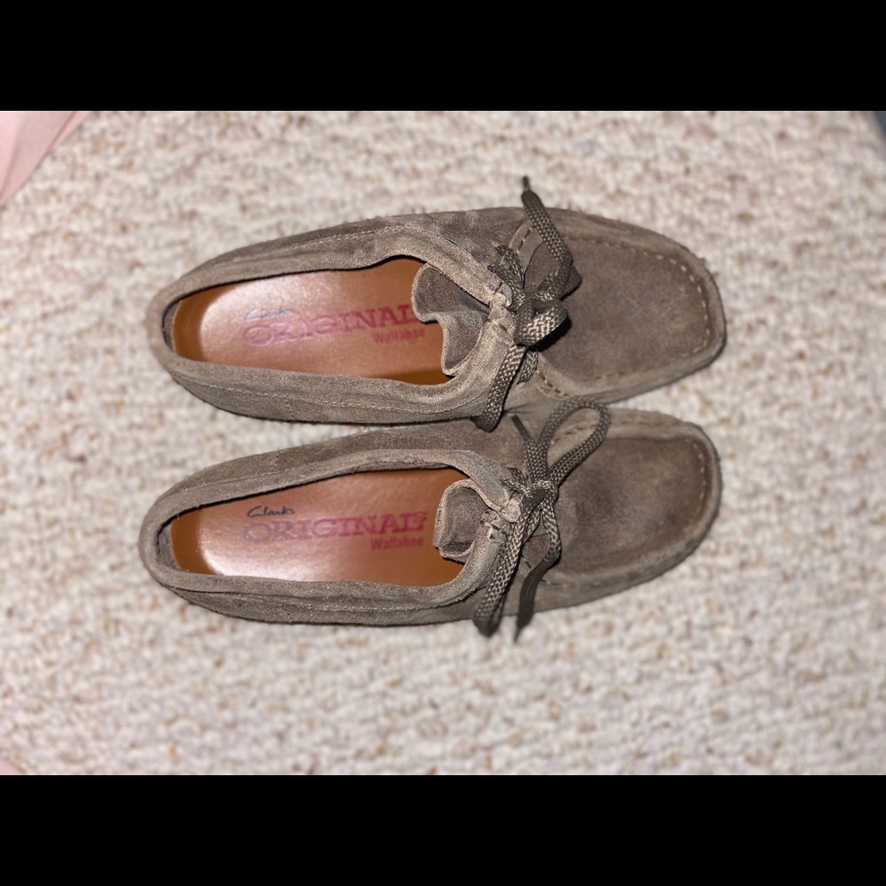 BARELY WORN CLARKS WALLABEES